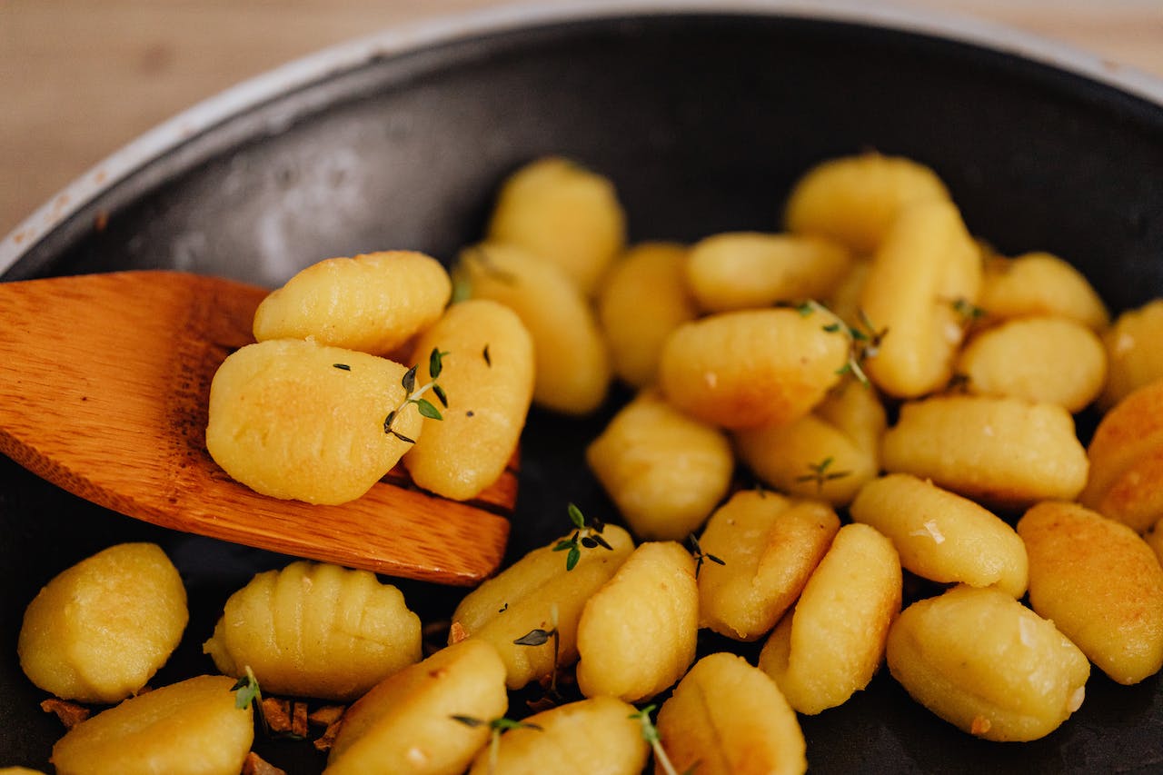 Knusprige Gnocchi mit Orangen-Basilikum-Pesto – Asal Orangen