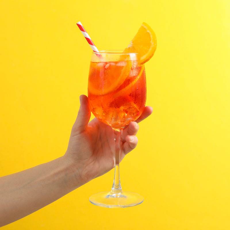 Leckerer Aperol-Spritz mit der Navel Orange