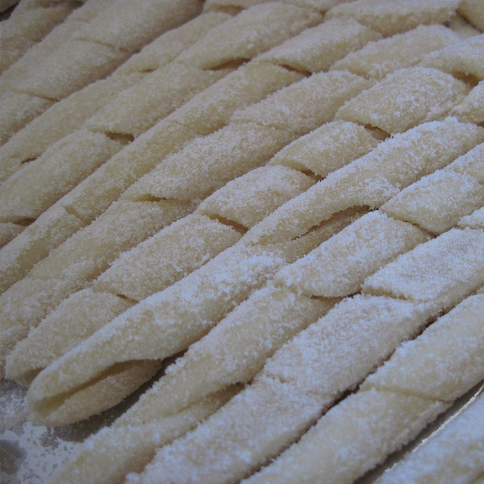 Busiate (Sizilianische Pastaspezialität)