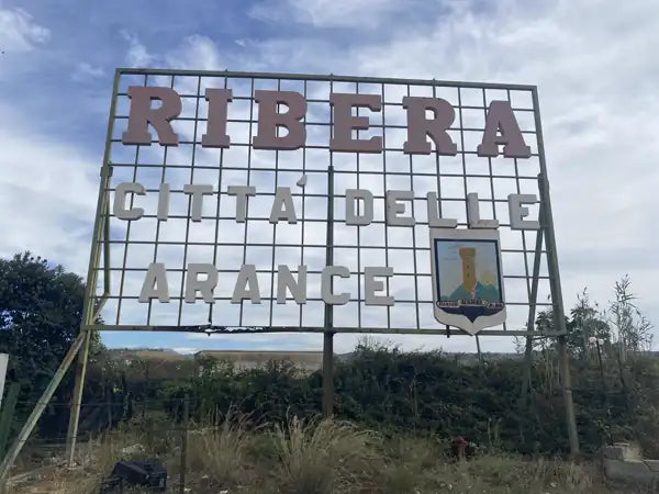 Ortsschild Ribera – Città delle Arance